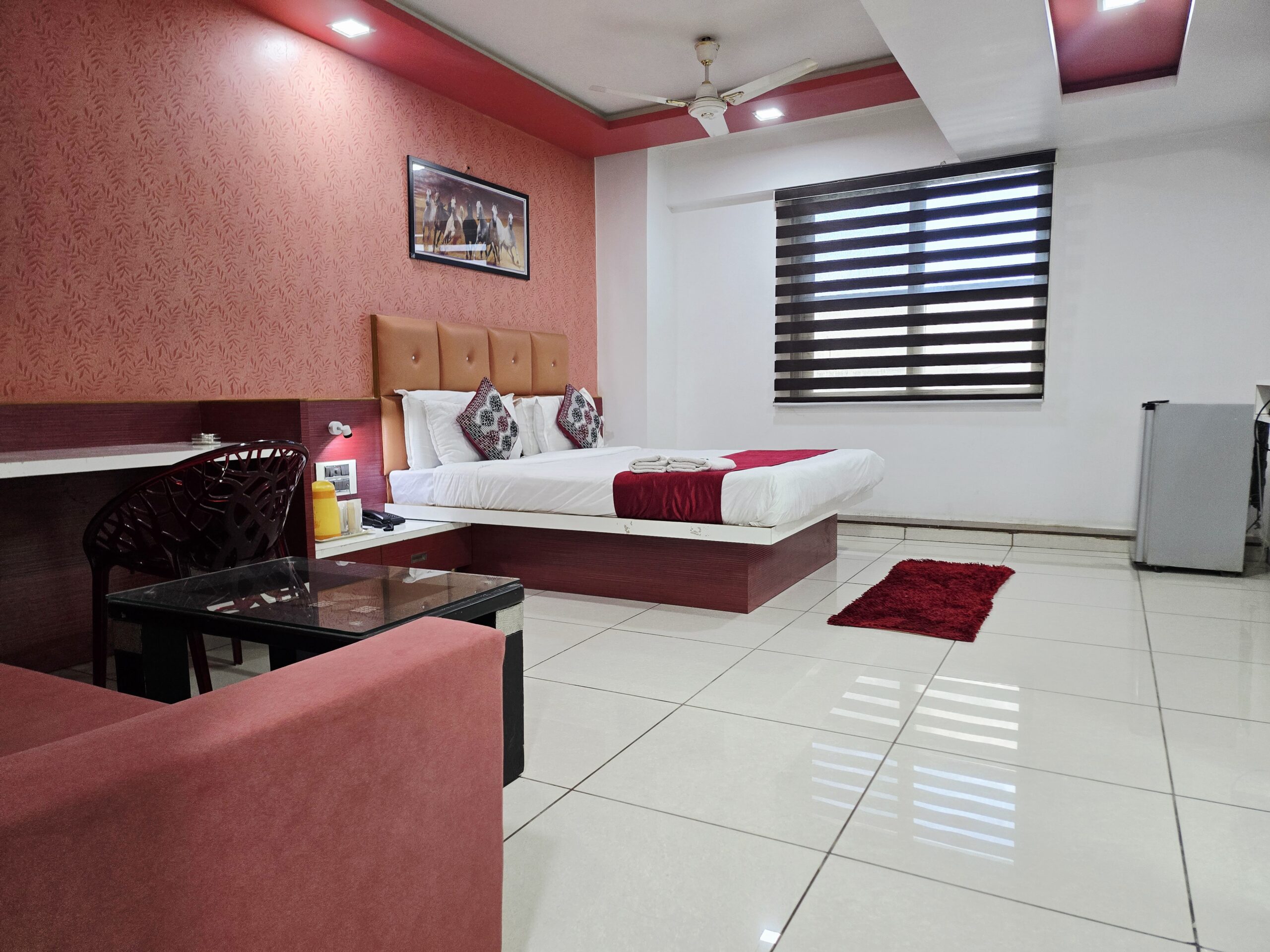 Spacious rooms by Hotel Point View