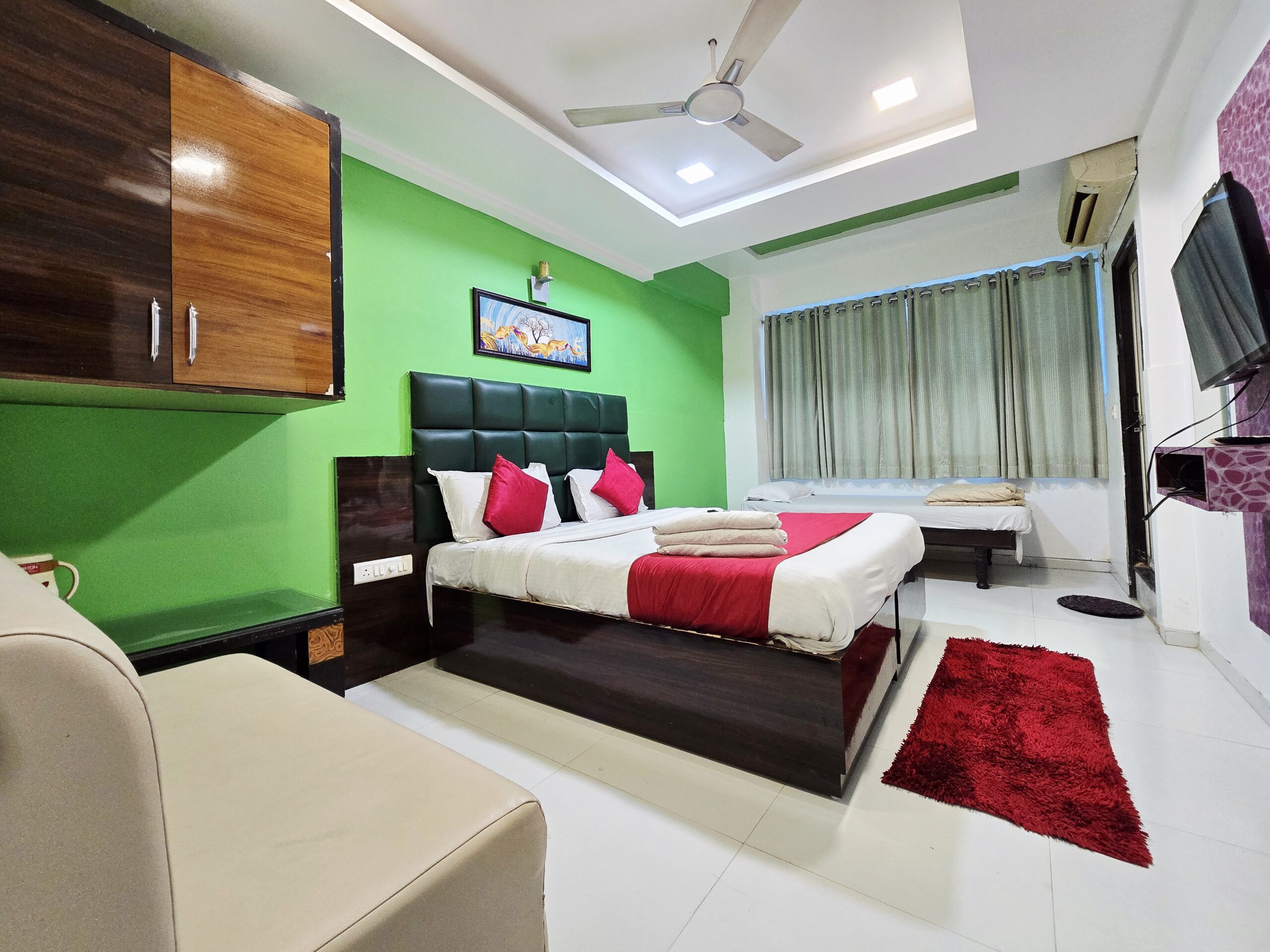 Comfortable room by Hotel Point View
